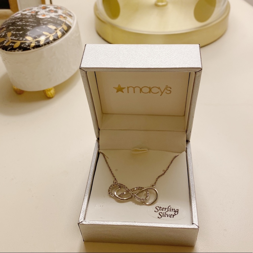 Diamond pendant infinity necklace